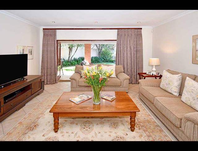 3 BEDROOM FREEHOLD FOR SALE IN CRAIGHALL